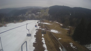 Snow park Paprsek - Lanovka - pohled dolů - 30.3.2023 v 14:10