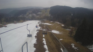 Snow park Paprsek - Lanovka - pohled dolů - 30.3.2023 v 14:20