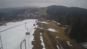 Snow park Paprsek - Lanovka - pohled dolů - 30.3.2023 v 14:30