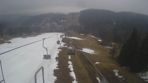 Snow park Paprsek - Lanovka - pohled dolů - 30.3.2023 v 14:45