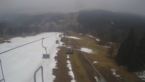 Snow park Paprsek - Lanovka - pohled dolů - 30.3.2023 v 15:05