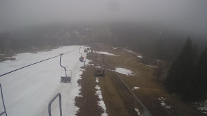 Snow park Paprsek - Lanovka - pohled dolů - 30.3.2023 v 15:45