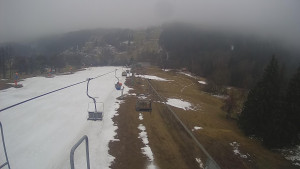 Snow park Paprsek - Lanovka - pohled dolů - 30.3.2023 v 16:05