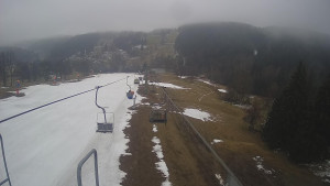 Snow park Paprsek - Lanovka - pohled dolů - 30.3.2023 v 16:15