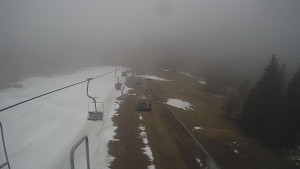 Snow park Paprsek - Lanovka - pohled dolů - 30.3.2023 v 17:25