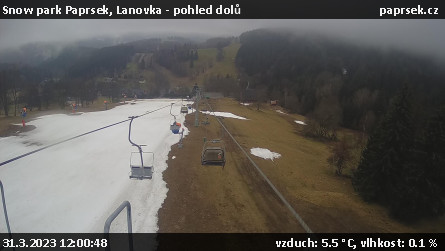 Snow park Paprsek - Lanovka - pohled dolů - 31.3.2023 v 12:00