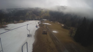 Snow park Paprsek - Lanovka - pohled dolů - 31.3.2023 v 16:55