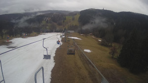 Snow park Paprsek - Lanovka - pohled dolů - 1.4.2023 v 08:00