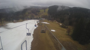 Snow park Paprsek - Lanovka - pohled dolů - 1.4.2023 v 08:35