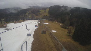 Snow park Paprsek - Lanovka - pohled dolů - 1.4.2023 v 08:50