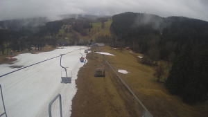 Snow park Paprsek - Lanovka - pohled dolů - 1.4.2023 v 08:55