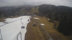 Snow park Paprsek - Lanovka - pohled dolů - 1.4.2023 v 09:25