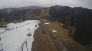 Snow park Paprsek - Lanovka - pohled dolů - 1.4.2023 v 09:45