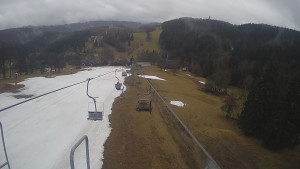 Snow park Paprsek - Lanovka - pohled dolů - 1.4.2023 v 09:50