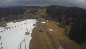 Snow park Paprsek - Lanovka - pohled dolů - 1.4.2023 v 13:20