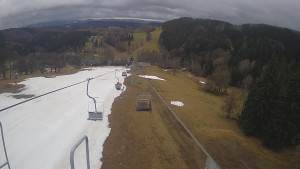 Snow park Paprsek - Lanovka - pohled dolů - 1.4.2023 v 14:05