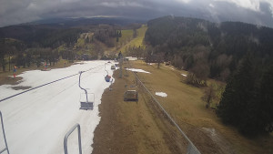 Snow park Paprsek - Lanovka - pohled dolů - 1.4.2023 v 14:25