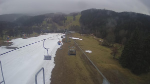 Snow park Paprsek - Lanovka - pohled dolů - 1.4.2023 v 16:00