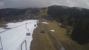 Snow park Paprsek - Lanovka - pohled dolů - 1.4.2023 v 16:05