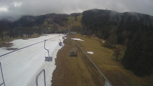 Snow park Paprsek - Lanovka - pohled dolů - 1.4.2023 v 16:25