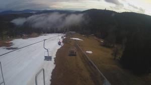 Snow park Paprsek - Lanovka - pohled dolů - 1.4.2023 v 19:15