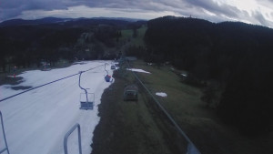 Snow park Paprsek - Lanovka - pohled dolů - 1.4.2023 v 19:45