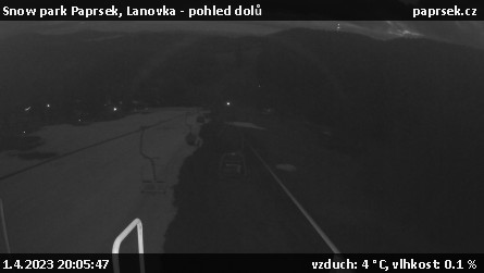 Snow park Paprsek - Lanovka - pohled dolů - 1.4.2023 v 20:05