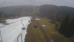 Snow park Paprsek - Lanovka - pohled dolů - 2.4.2023 v 07:00