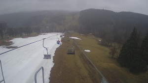 Snow park Paprsek - Lanovka - pohled dolů - 2.4.2023 v 07:15