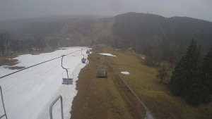 Snow park Paprsek - Lanovka - pohled dolů - 2.4.2023 v 07:25