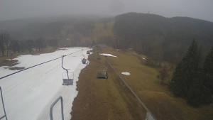 Snow park Paprsek - Lanovka - pohled dolů - 2.4.2023 v 07:35