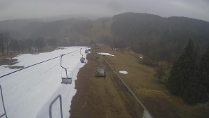 Snow park Paprsek - Lanovka - pohled dolů - 2.4.2023 v 08:05