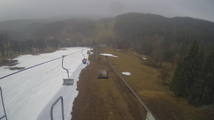 Snow park Paprsek - Lanovka - pohled dolů - 2.4.2023 v 08:15