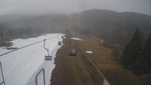 Snow park Paprsek - Lanovka - pohled dolů - 2.4.2023 v 08:25