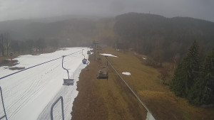 Snow park Paprsek - Lanovka - pohled dolů - 2.4.2023 v 08:50