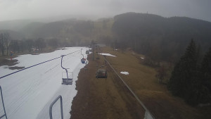 Snow park Paprsek - Lanovka - pohled dolů - 2.4.2023 v 08:55