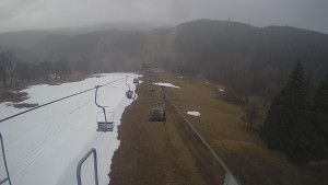Snow park Paprsek - Lanovka - pohled dolů - 2.4.2023 v 09:05