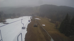 Snow park Paprsek - Lanovka - pohled dolů - 2.4.2023 v 09:10