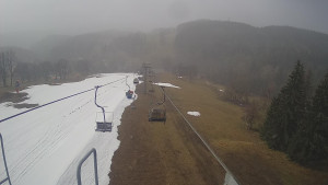 Snow park Paprsek - Lanovka - pohled dolů - 2.4.2023 v 09:45