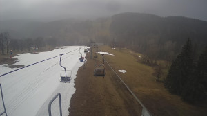 Snow park Paprsek - Lanovka - pohled dolů - 2.4.2023 v 10:00