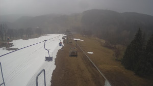 Snow park Paprsek - Lanovka - pohled dolů - 2.4.2023 v 10:10