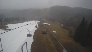 Snow park Paprsek - Lanovka - pohled dolů - 2.4.2023 v 10:15