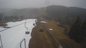 Snow park Paprsek - Lanovka - pohled dolů - 2.4.2023 v 10:35