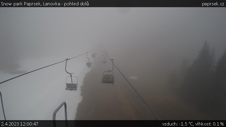 Snow park Paprsek - Lanovka - pohled dolů - 2.4.2023 v 12:00