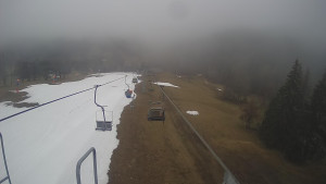 Snow park Paprsek - Lanovka - pohled dolů - 2.4.2023 v 14:00