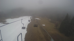 Snow park Paprsek - Lanovka - pohled dolů - 2.4.2023 v 15:05