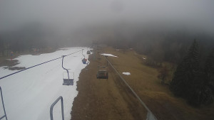 Snow park Paprsek - Lanovka - pohled dolů - 2.4.2023 v 15:10