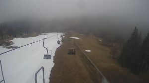 Snow park Paprsek - Lanovka - pohled dolů - 2.4.2023 v 15:20