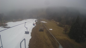 Snow park Paprsek - Lanovka - pohled dolů - 2.4.2023 v 16:45
