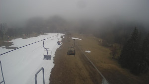 Snow park Paprsek - Lanovka - pohled dolů - 2.4.2023 v 17:00
